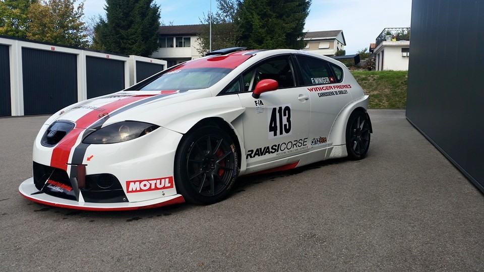Seat Leon de course numéro 413